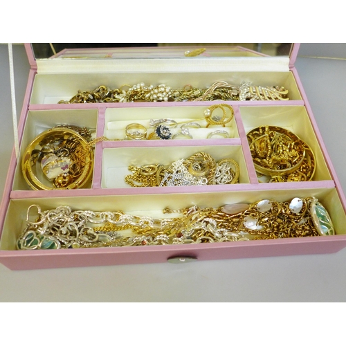 667 - A jewellery box and costume jewellery