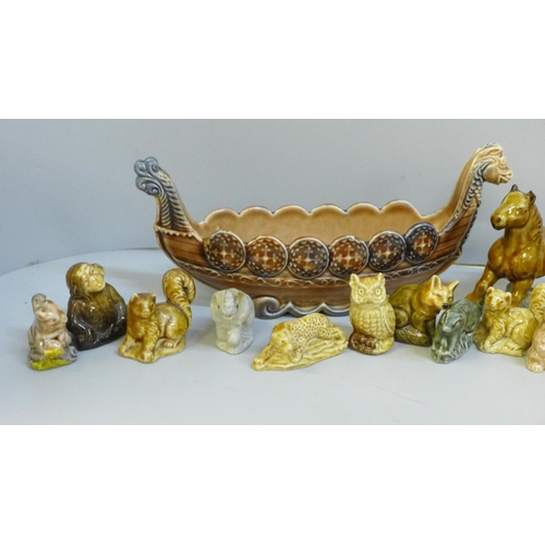 669 - Wade figures including Whimsies and a Viking longboat