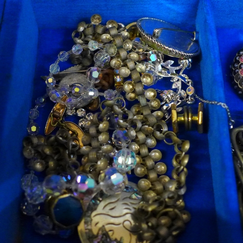 684 - A box of vintage costume jewellery