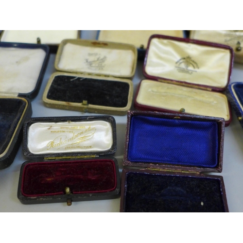 690 - A collection of vintage jewellery boxes