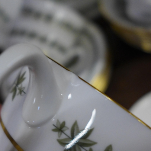 695 - A Spode Provence six setting tea set, lacking one tea plate, plus sugar bowl and a bread and butter ... 