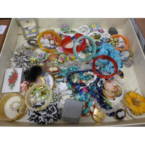 702 - A collection of assorted costume jewellery cameos, flowers, etc.
