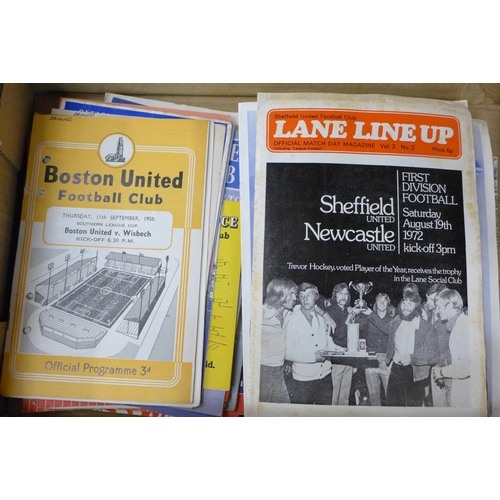 736 - A collection of football programmes mainly 1950s - Sheffield United, Sheffield Wednesday, etc.