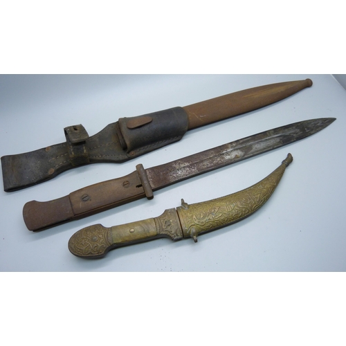 758 - A bayonet with scabbard and a dagger with scabbard