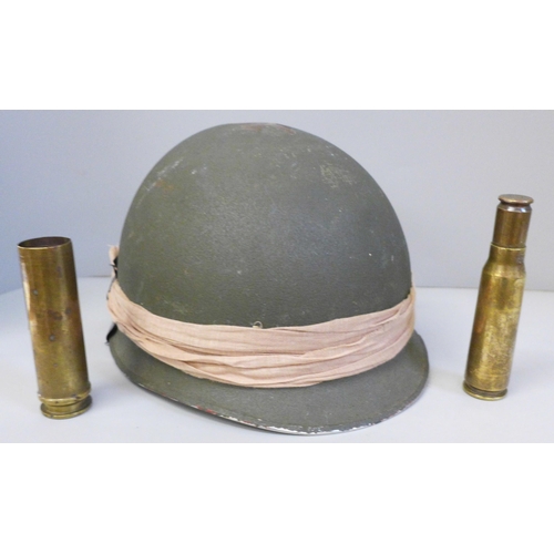 789 - A US Vietnam M1 helmet and two shell cases