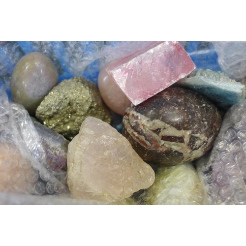 809 - A collection of minerals and gemstones with associated National Geographic magazines **PLEASE NOTE T... 