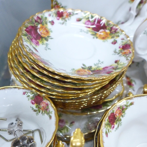 817 - A collection of Royal Albert Old Country Roses tea and dinner wares **PLEASE NOTE THIS LOT IS NOT EL... 