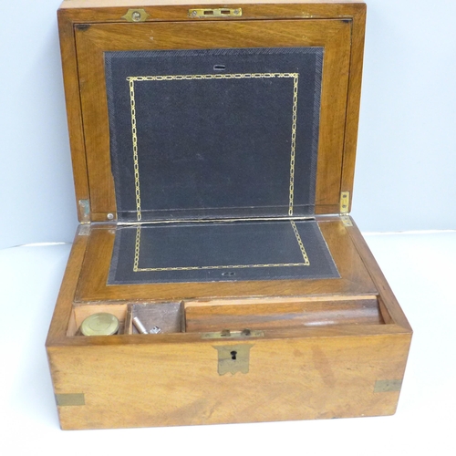 840 - A walnut inlaid writing box/slope