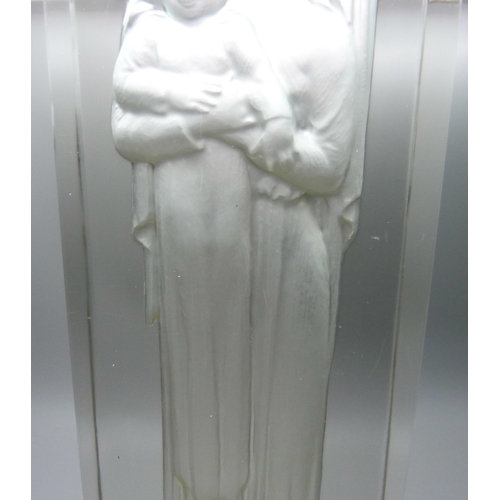 860 - A Rene Lalique crystal block, mother and child, Vierge a L'Enfant, with wooden base, 34cm, chip to l... 