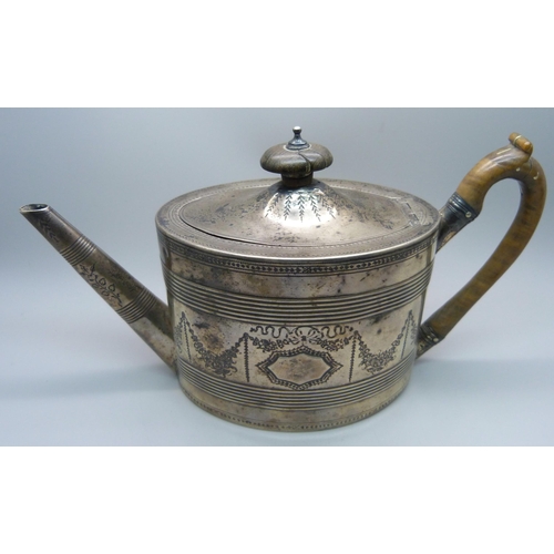 864 - A George III teapot, London 1788, Henry Chawner, 411g