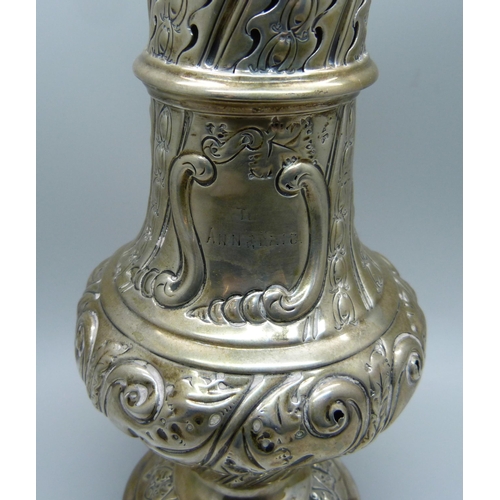 865 - A Victorian silver caster, London 1895, 230g, 22.5cm, with inscription