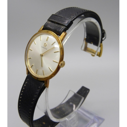 869 - An Omega wristwatch with a leather strap and gold plated Omega buckle, boxed and with paperwork, 31m... 