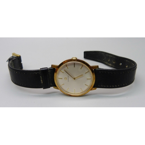 869 - An Omega wristwatch with a leather strap and gold plated Omega buckle, boxed and with paperwork, 31m... 