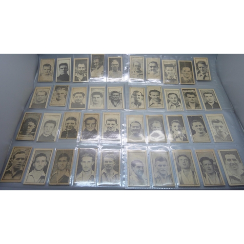 872 - Football trade cards, Clifford Footballers (1948), including Bill Shankly rookie card, 40