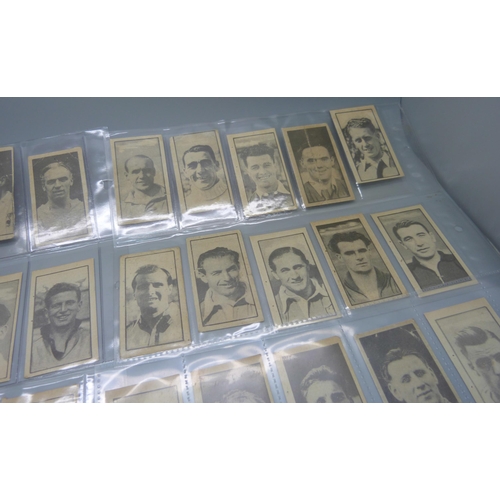 872 - Football trade cards, Clifford Footballers (1948), including Bill Shankly rookie card, 40