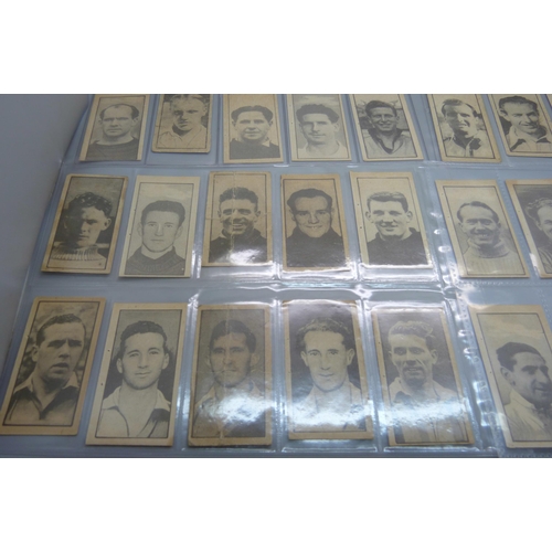 872 - Football trade cards, Clifford Footballers (1948), including Bill Shankly rookie card, 40