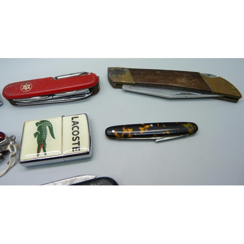 885 - A collection of pocket knives and a lighter