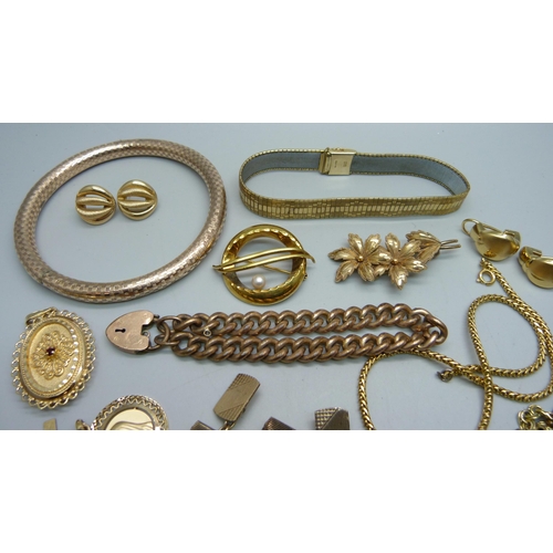 910 - Vintage rolled gold and gold plated jewellery