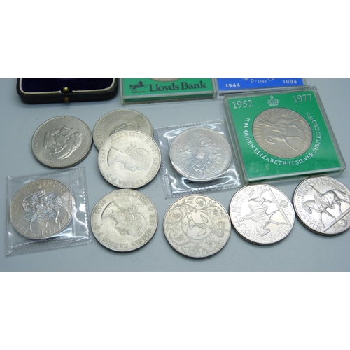 911 - A silver medallion dated 1936, 28g, two £5 commemorative coins and other commemorative coins and a 5... 