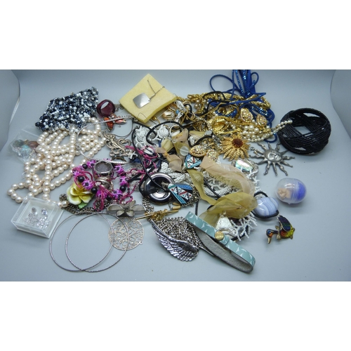 913 - Costume jewellery