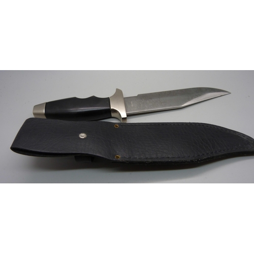 927 - An East German hunting knife