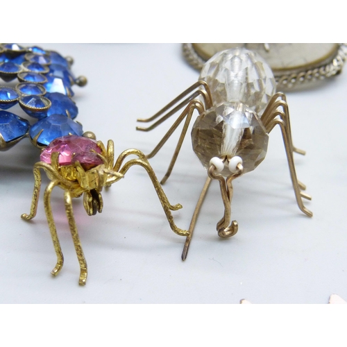 936A - A collection of butterfly and insect brooches