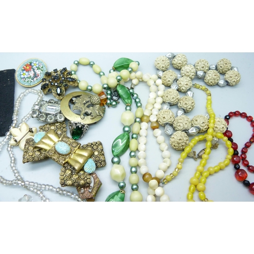 936C - A collection of costume jewellery