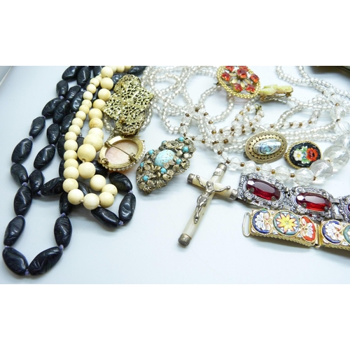 936C - A collection of costume jewellery