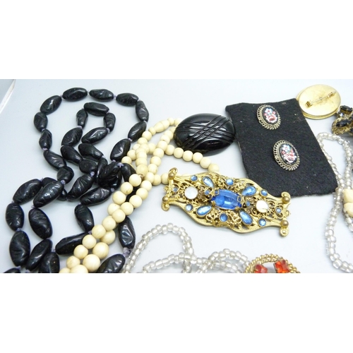 936C - A collection of costume jewellery