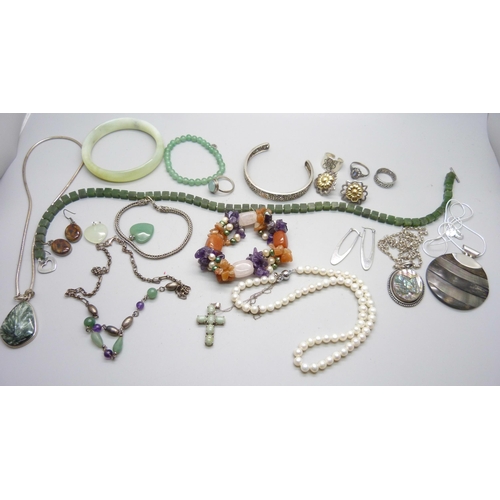 936E - A collection of silver, jade and other jewellery