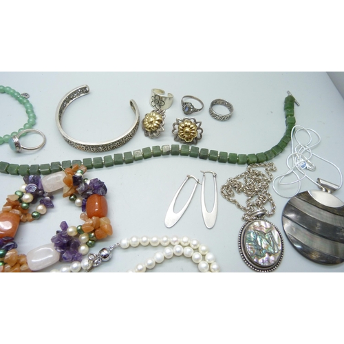 936E - A collection of silver, jade and other jewellery