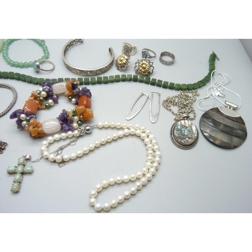 936E - A collection of silver, jade and other jewellery