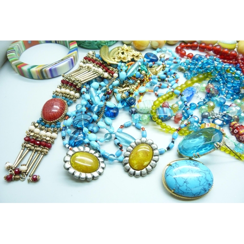 936F - A collection of costume jewellery