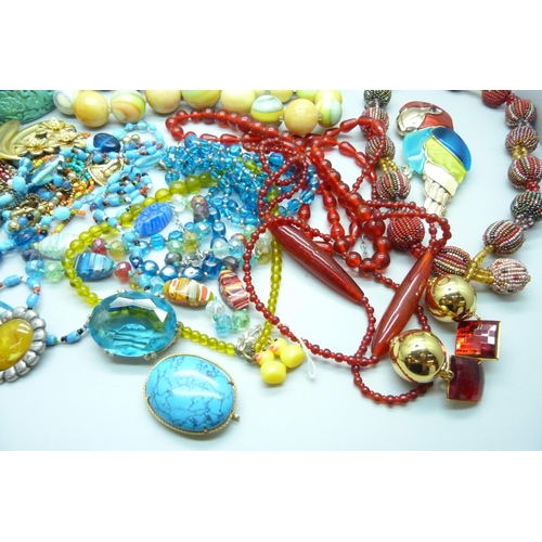 936F - A collection of costume jewellery