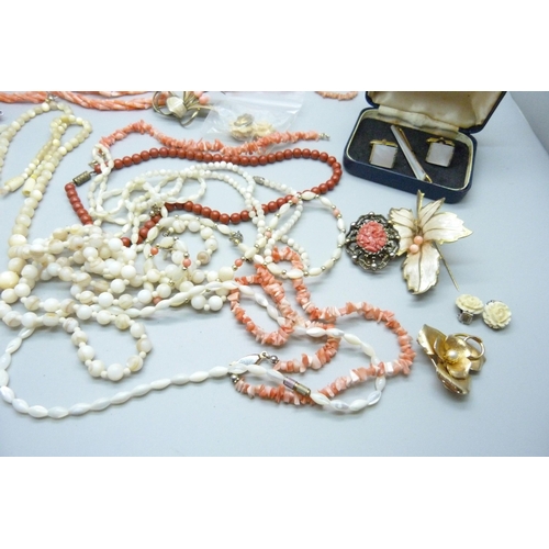 936G - A collection of jewellery including mother of pearl