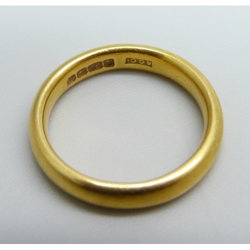 941 - A 22ct gold ring, 6.1g, L/M