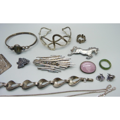 955 - A collection of silver jewellery; a hallmarked modernist style stone set brooch, a hallmarked Tonie ... 