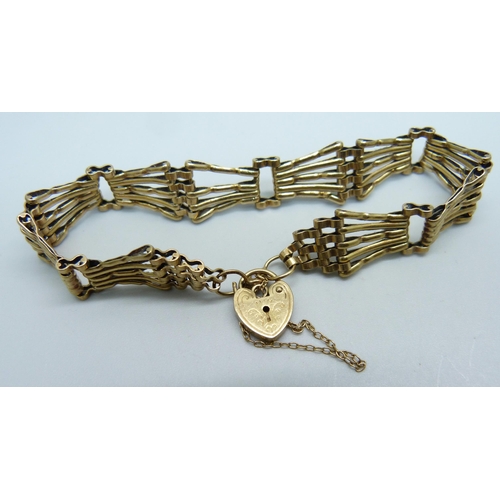 968 - A 9ct gold five bar gate bracelet, 12.3g