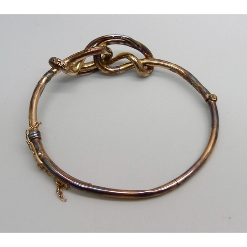 971 - A 9ct gold twist design bangle, a/f, 7.5g