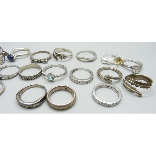 975B - Twenty five silver rings