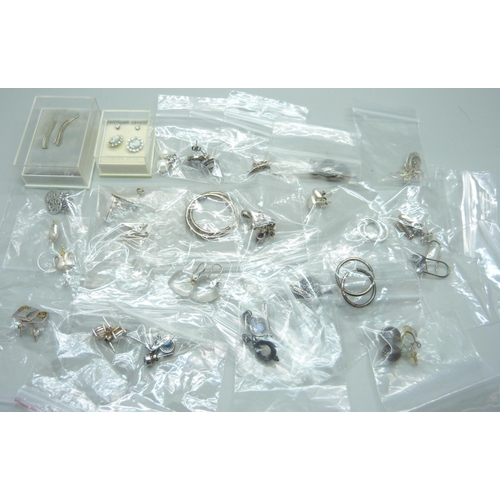 975C - Twenty five pairs of silver earrings