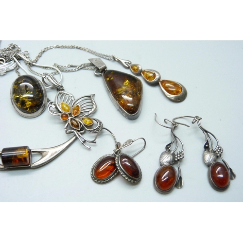 975G - A collection of silver, white metal and amber jewellery