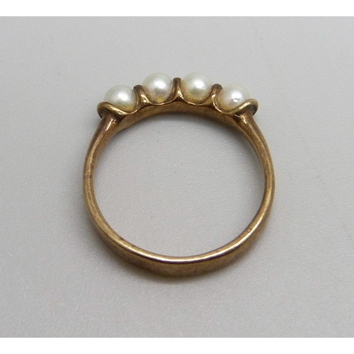 979 - A 9ct gold ring set with four pearls, 2.1g, L