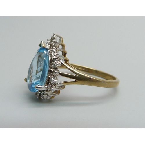 985 - A 9ct gold and blue stone ring, 3.3g, P