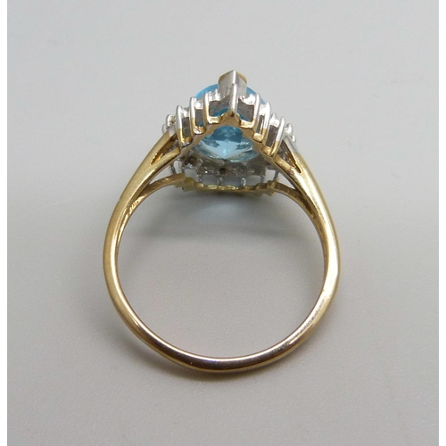 985 - A 9ct gold and blue stone ring, 3.3g, P