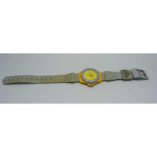 999 - A Tag Heuer quartz wristwatch, F1 382.513, 35mm case