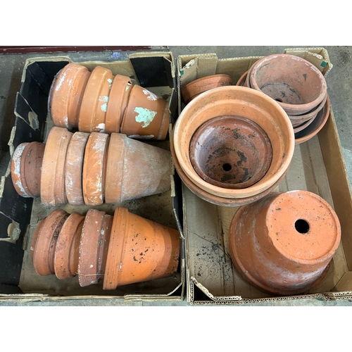 321 - Assorted terracotta garden plant pots