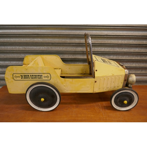 2166 - 1938 24 hour recovery tow truck pedal car