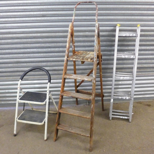 2147 - A 5 rung wooden step ladder, 5 rung triple aluminium step ladder and a set of 2 step safety steps
