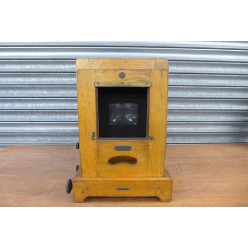 2287 - A Magic Lantern enlarger